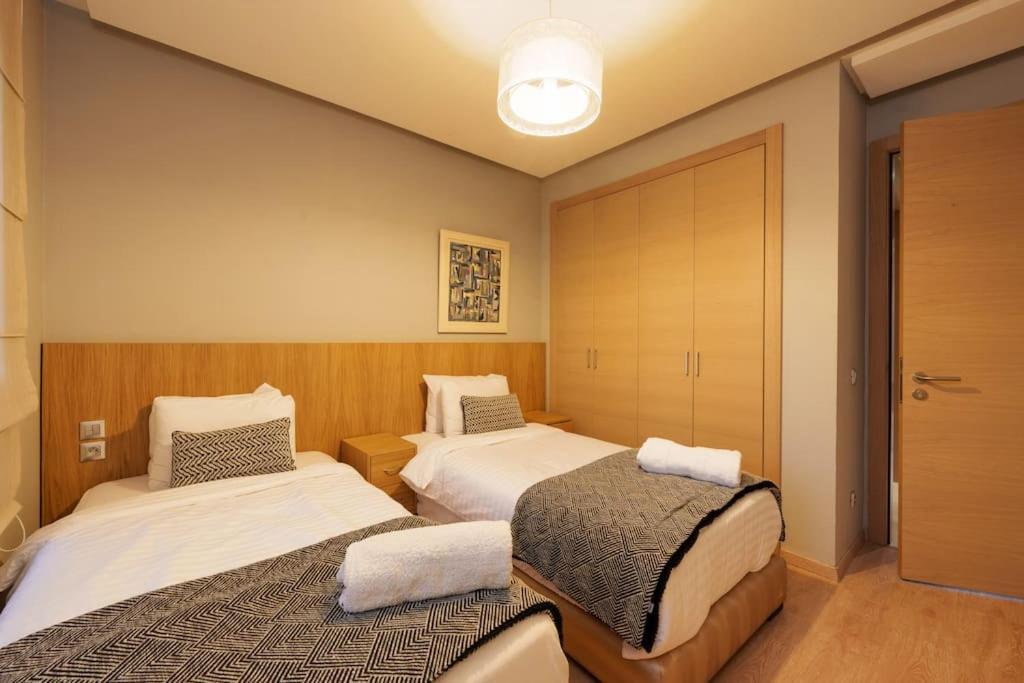 Poolside Apartment's-green View Apartment *