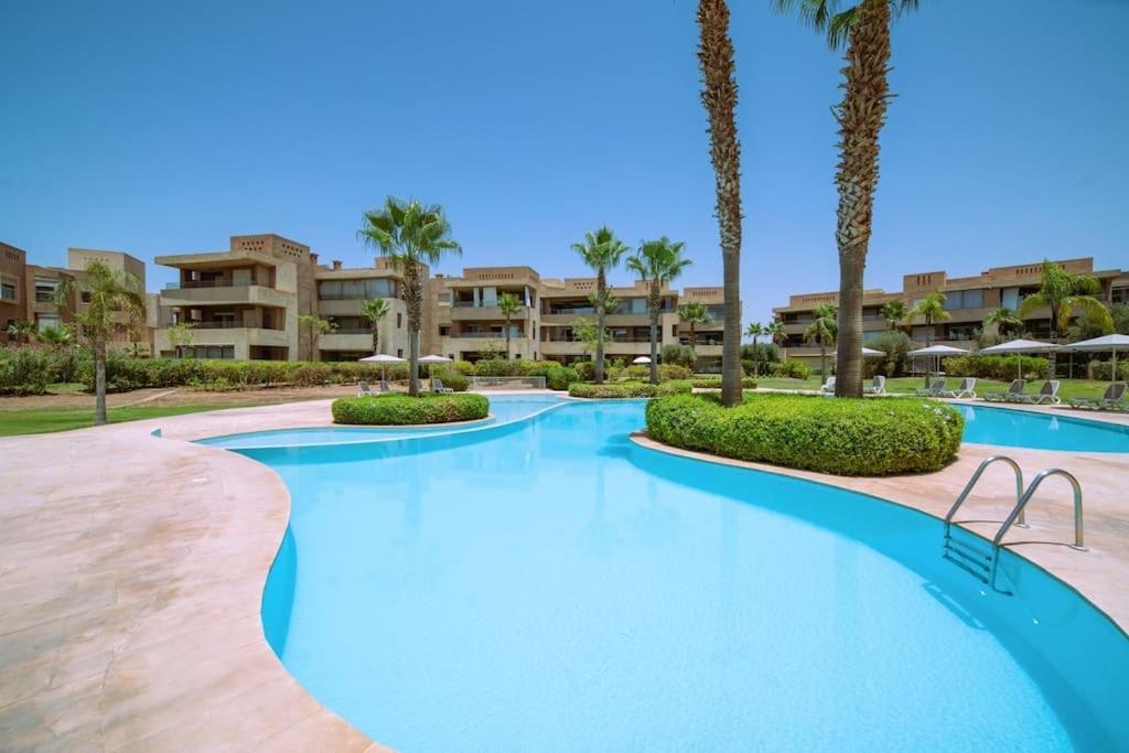 Poolside Apartment's-green View Apartment *