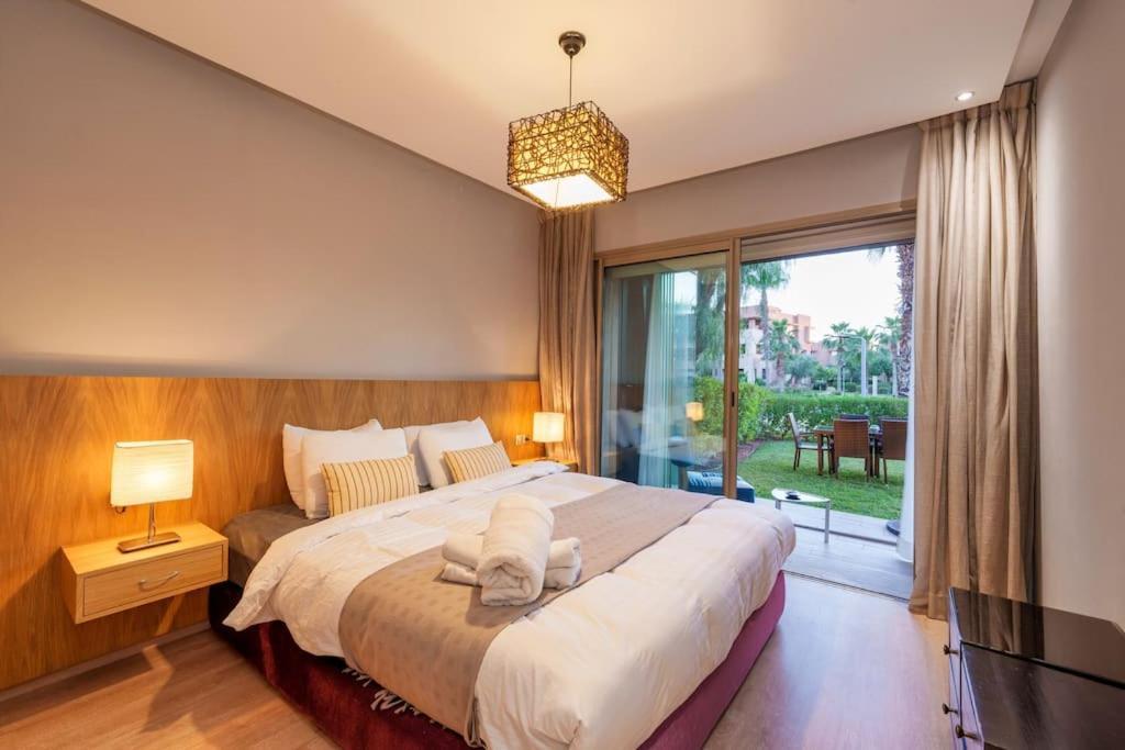 Apartment Poolside Apartment's-green View *