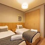 Poolside Apartment\'S-Green View