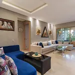 Poolside Apartment\'S-Green View