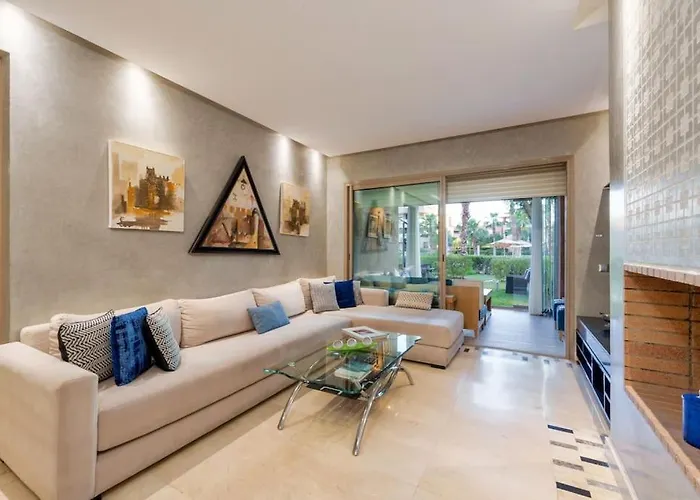 Poolside Apartment\'S-Green View
