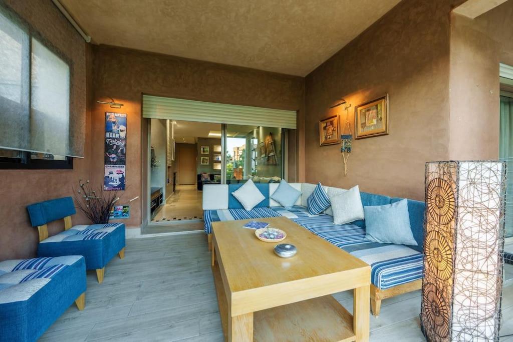 Appartement Poolside Apartment's-green View *