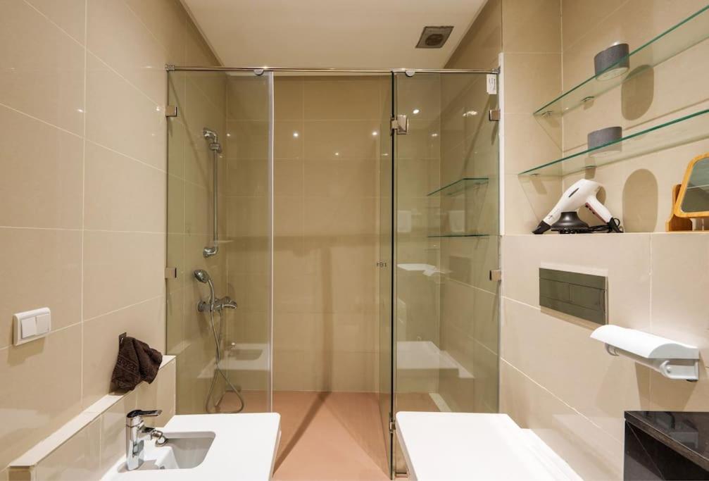 Poolside Apartment's-green View Appartement