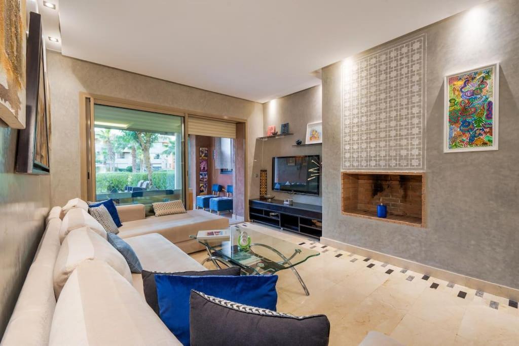 Poolside Apartment's-green View