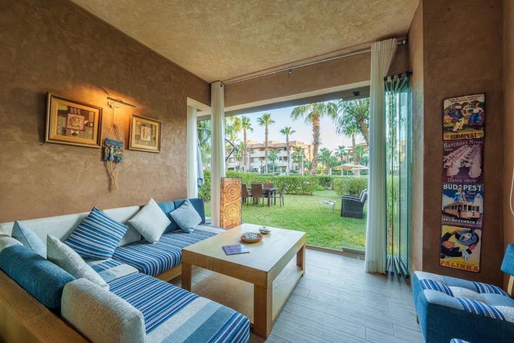 Appartement Poolside Apartment's-green View