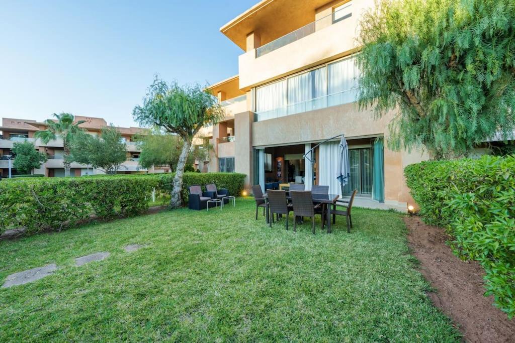 Poolside Apartment's-green View Appartement